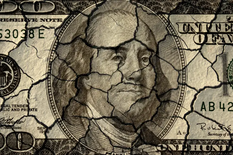 Dólar: "Sem noticiário político, o mercado está especulativo e ir a 3,10 reais não é difícil" (foto/Thinkstock)