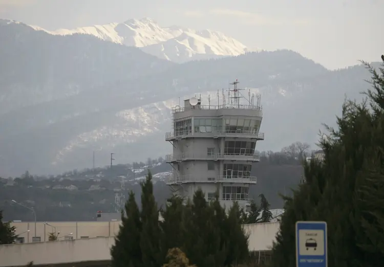 Torre de controle do aeroporto de Sochi: avião do Exército russo caiu no Mar Negro (Kazbek Basayev/Reuters)