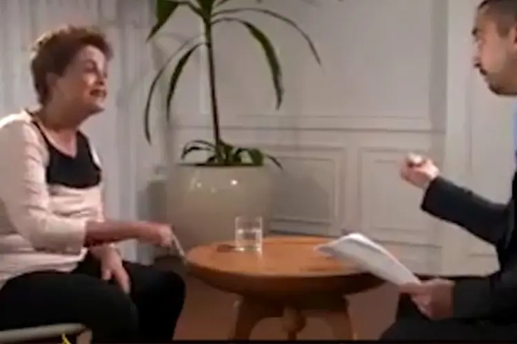 Dilma em entrevista ao Al Jazeera: ex-presidente também chama seu então vice-presidente Michel Temer de "traidor" (Al Jazeera/Reprodução)