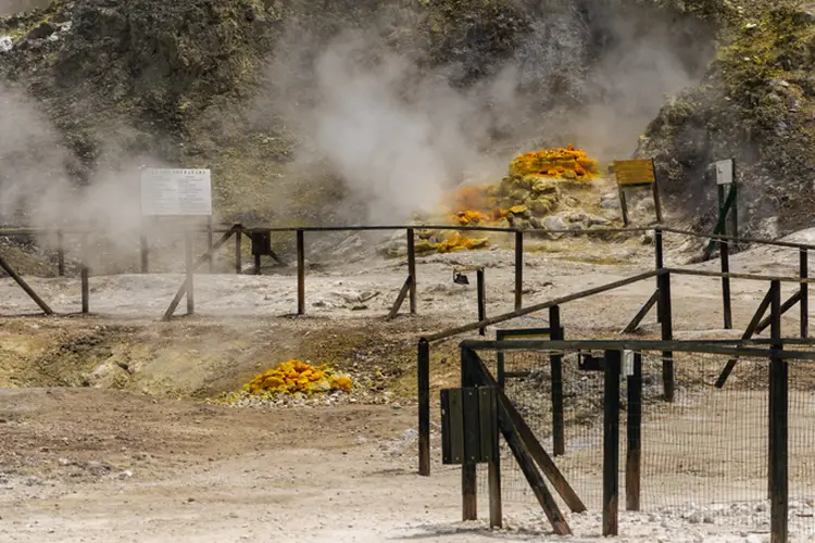 Campi Flegrei possui 13 quilêmetros quadrados de área de atividade vulcânica (iStock/Thinkstock)