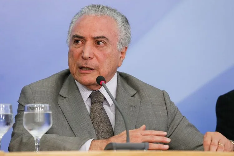 Michel Temer: ele usou como exemplo "vivo" de integração a capitã Carla Borge, primeira mulher a pilotar o avião presidencial (Beto Barata/PR/Agência Brasil)