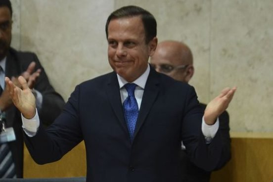 Doria entrega banheiros públicos com ar-condicionado em SP