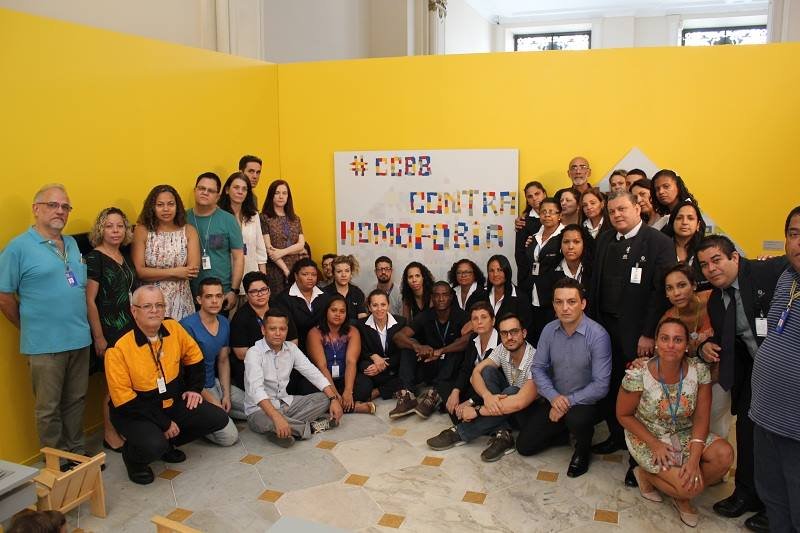 Casal de lésbicas denuncia homofobia no CCBB Rio