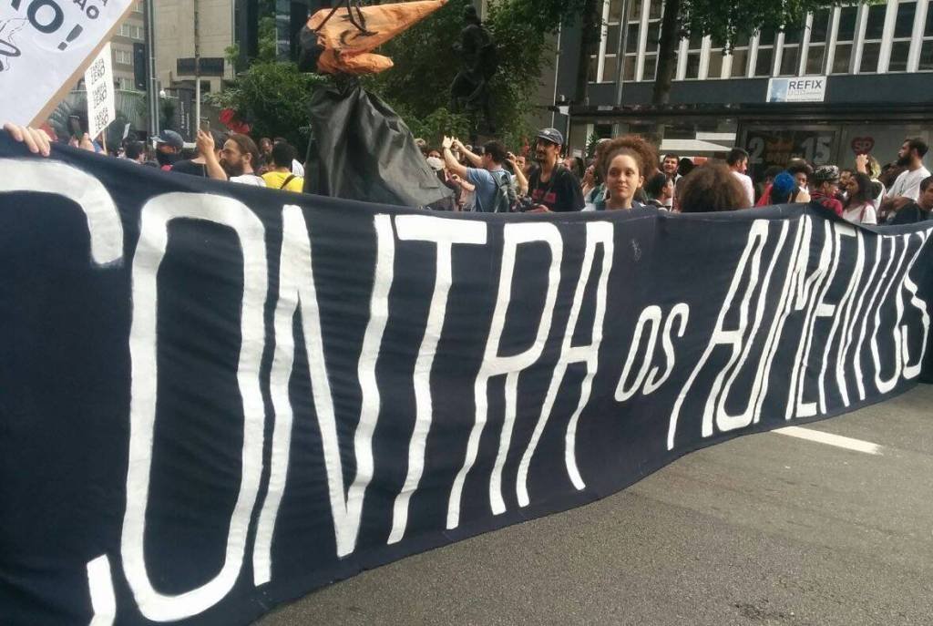 Manifestantes protestam contra aumento da tarifa em SP