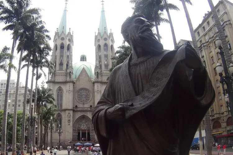 Monumento: jornalista afirmou que estava protestando contra o prefeito João Doria (Facebook/CPTM/Reprodução)