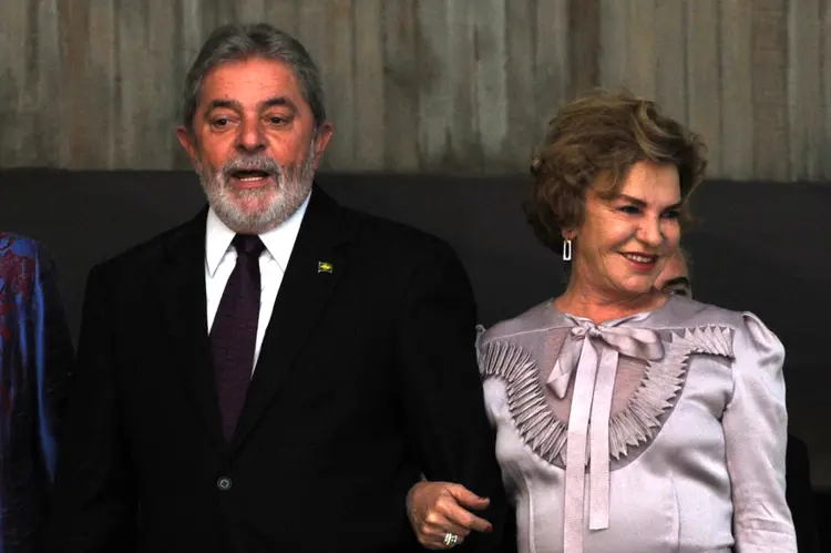 Lula e Marisa Letícia: A ex-primeira-dama foi internada no hospital após sofrer um acidente vascular cerebral (AVC) hemorrágico