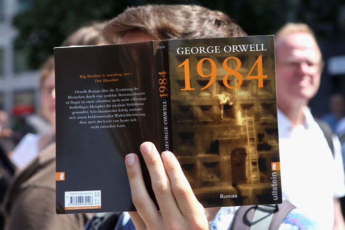 Amazon vende livros de George Orwell falsificados