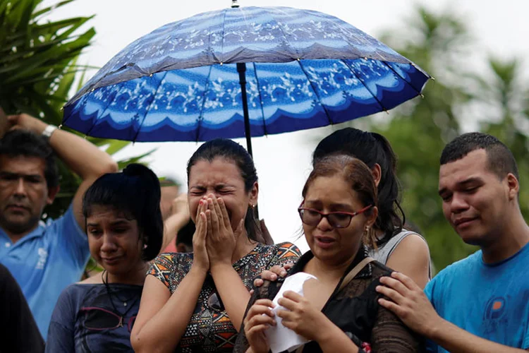 Manaus: o Instituto Médico Legal havia liberado dez corpos para retirada das famílias até a noite desta terça-feira (Ueslei Marcelino/Reuters)