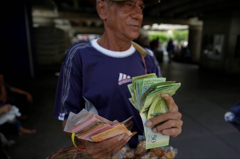 Maduro aumenta salário mínimo em 50% na Venezuela