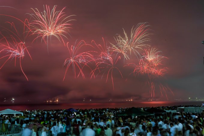 Ano Novo em Copacabana cumpre expectativa de 2 milhões de pessoas