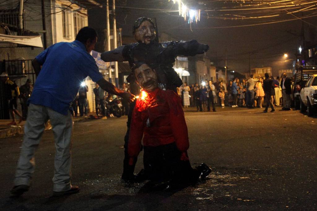 Dividida e desorientada, oposição retomará ofensiva contra Maduro