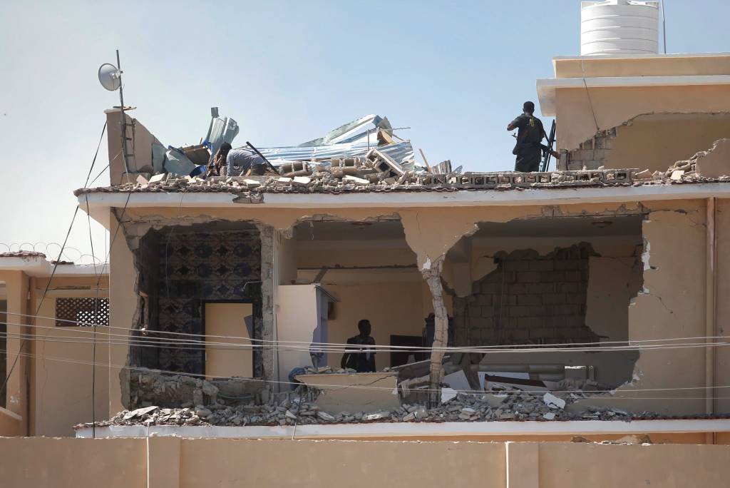 Atentado deixa ao menos 3 mortos em hotel na Somália