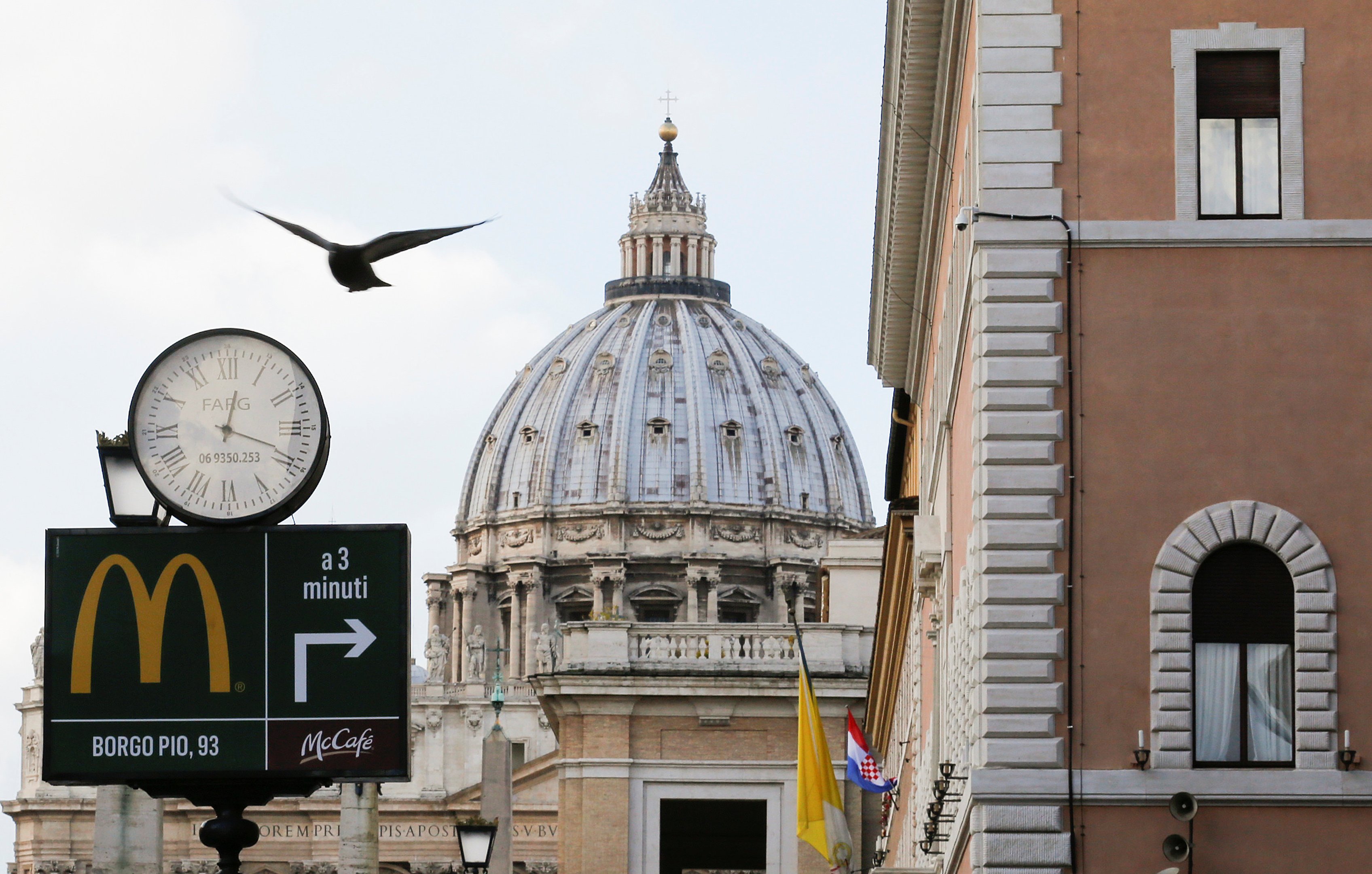McDonald's do Vaticano distribuirá cheeseburguers a mendigos