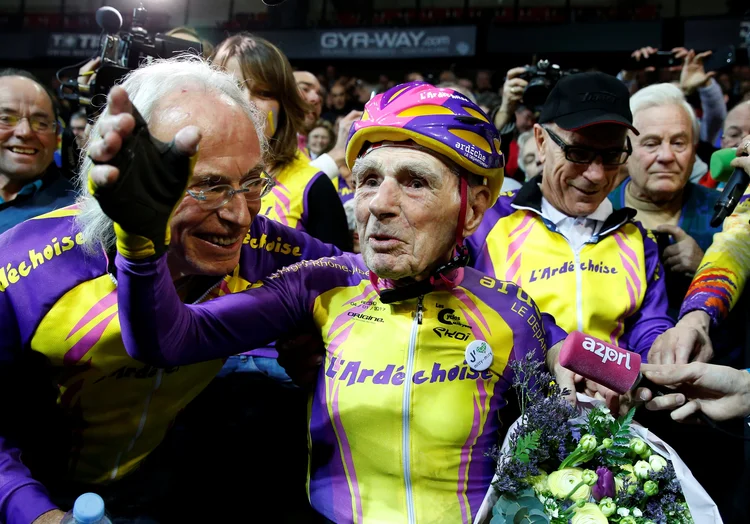 Marchand: a marca foi estabelecida no velódromo de Saint-Quentin-en-Yvelines, no sudoeste de Paris (Jacky Naegelen/Reuters)
