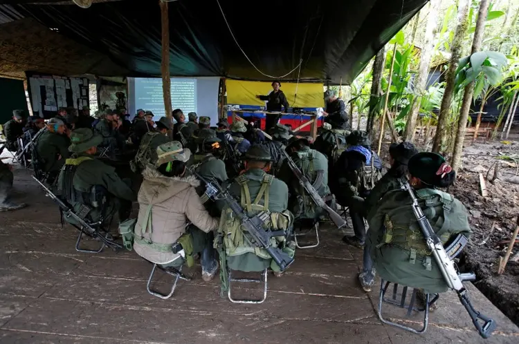 Farc: "Haverá uma reunião para retomar o trabalho sobre os menores e para que haja um compromisso das Farc de libertar os com menos de 15 anos" (John Vizcaino/Reuters)