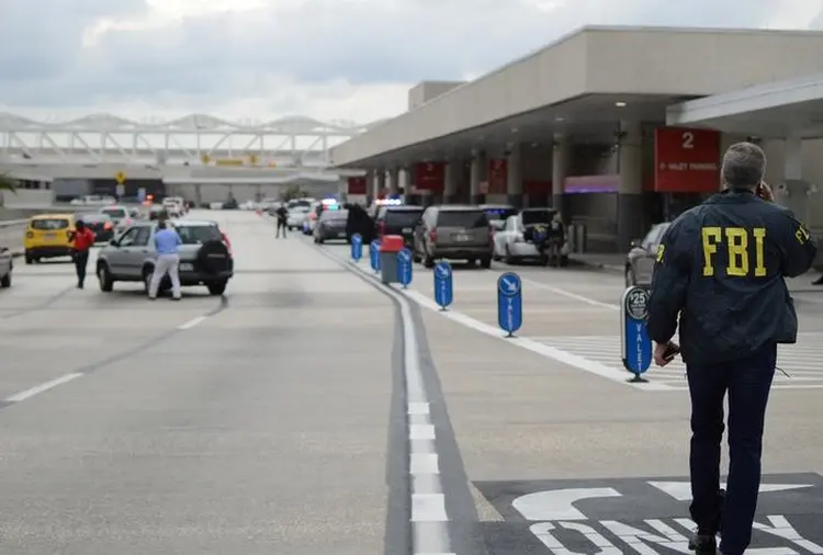 Tiroteio em aeroporto: "O FBI terá que determinar se foi um ato de terrorismo" (Zachary Fagenson/Reuters)
