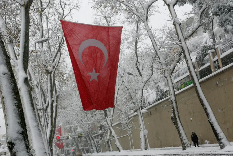 Turquia: previsão é de que a nevasca dure até quinta-feira (Murad Sezer/Reuters)
