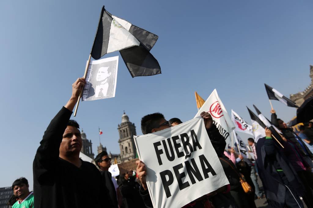 Milhares marcham no México contra aumento dos combustíveis