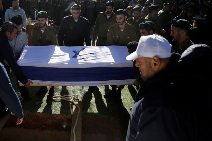 Israel enterra seus soldados mortos em ataque com caminhão