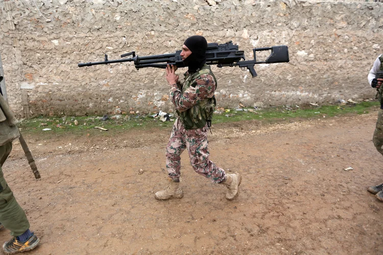 Síria: nos últimos dias, grupos rebeldes sírios se uniram a outras formações jihadistas para empreender ofensivas (Khalil Ashawi/Reuters)