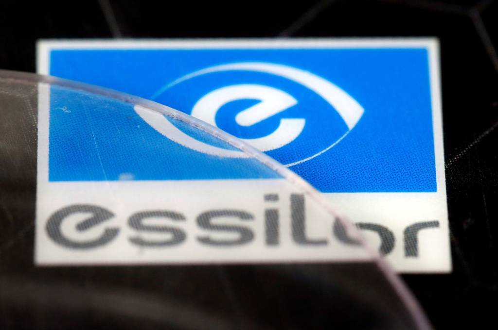 Essilor: se a fusão for confirmada, a EssilorLuxottica terá receita anual combinada de 15 bilhões de euros (Philippe Wojazer/Reuters)