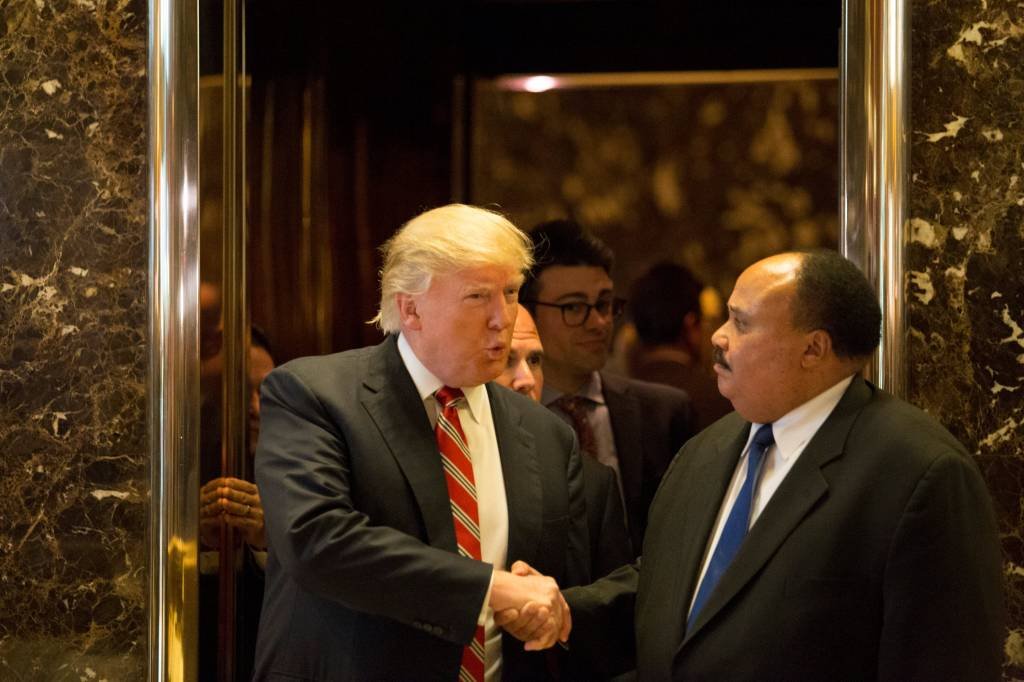 Trump se reúne com filho de Martin Luther King em meio a polêmica