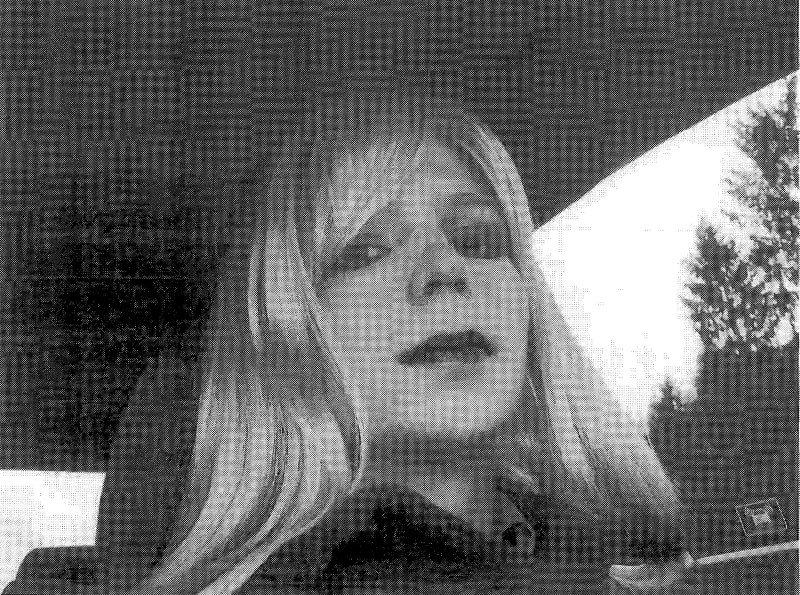 Fonte do Wikileaks, Manning tem pena encurtada por Obama