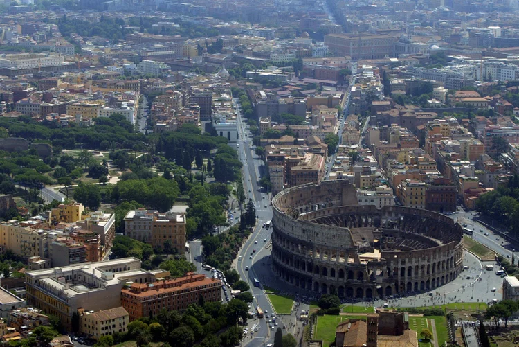 Roma: medidas são preventivas para permitir que as autoridades comprovem se as estruturas não sofreram danos (Alessandro Bianchi/Reuters)