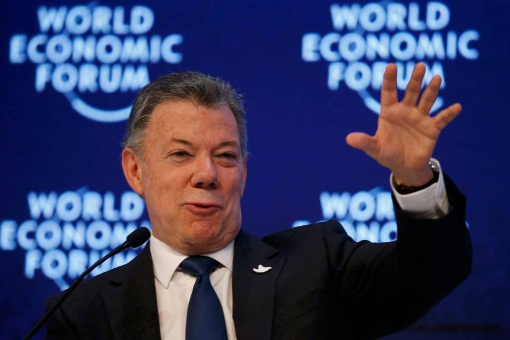 Santos anuncia acordo com ELN para iniciar diálogo de paz