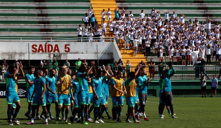 Treino da Chapecoense na Arena Condá: Novo elenco tem mais de 20 jogadores contratados (Paulo Whitaker/Reuters)