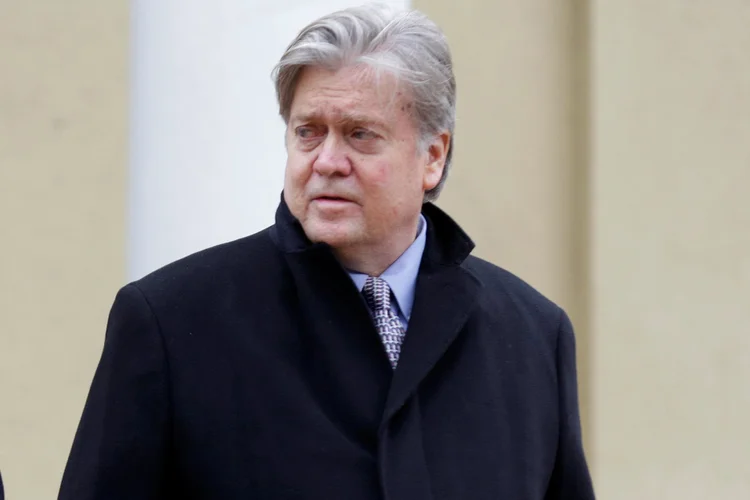 Steve Bannon: Em novembro do ano passado, Bannon se entregou ao FBI para enfrentar acusações de desacato ao Congresso por se recusar a testemunhar sobe o ataque ao Capitólio (Joshua Roberts/Reuters)