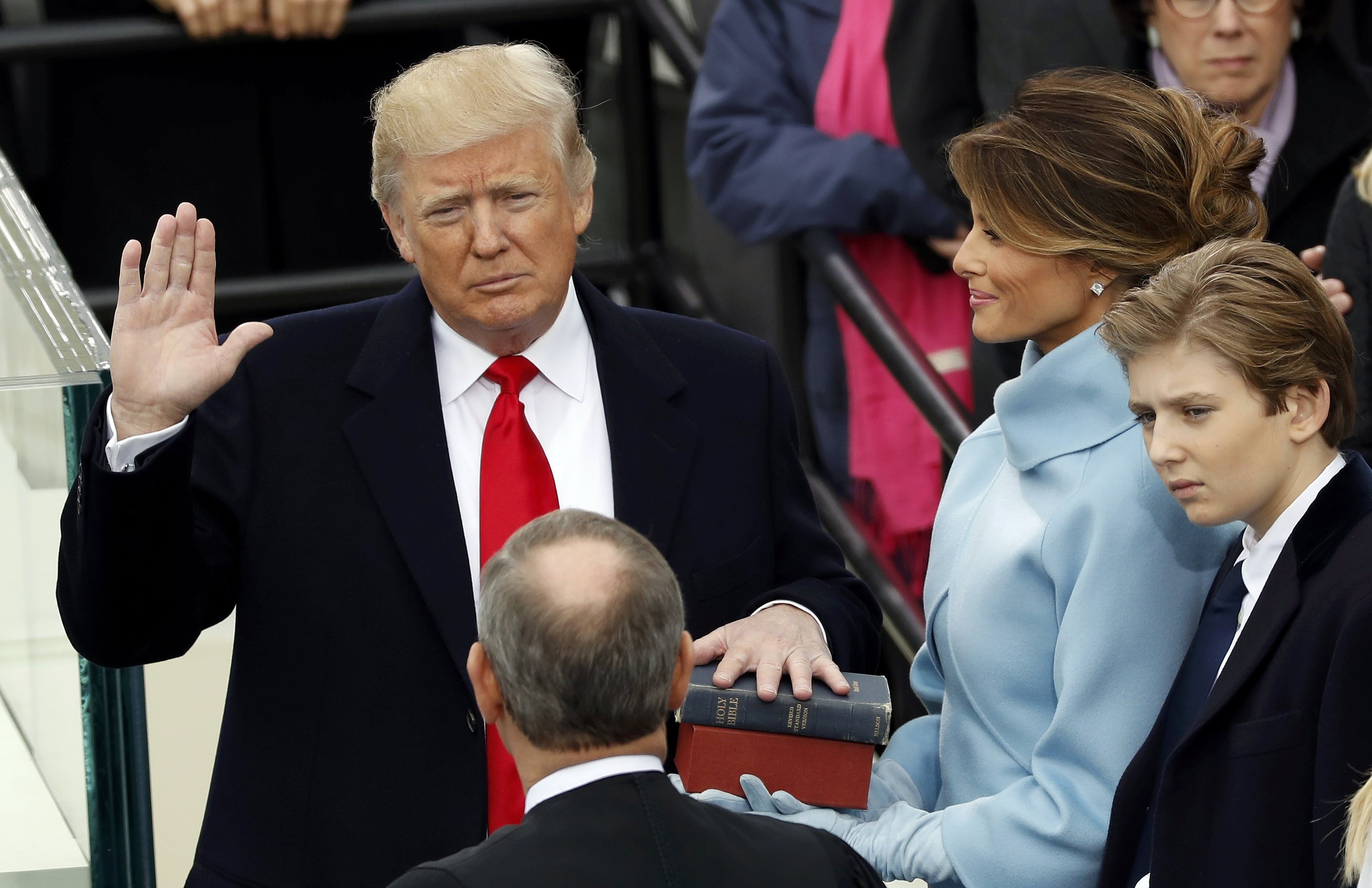Donald Trump faz juramento como 45º presidente dos EUA
