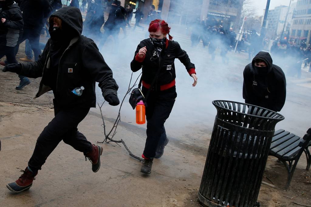 Manifestantes e polícia entram em confronto em Washington