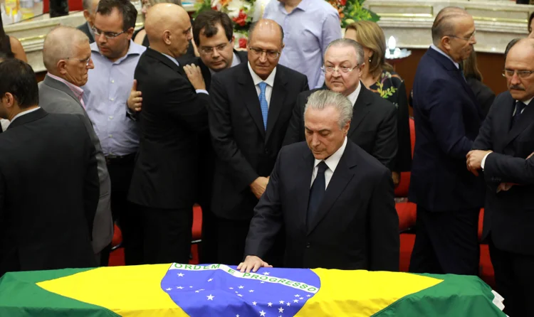 Velório: Do governo Temer, também estavam presentes os ministros Alexandre de Moraes, José Serra e Alexandre Padilha (Diego Vara/Reuters)