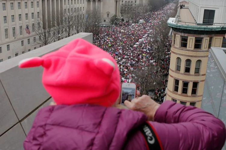 Mulher usa chapéu feminista: manifestação reuniu milhares em Washington (Brian Snyder/Reuters)