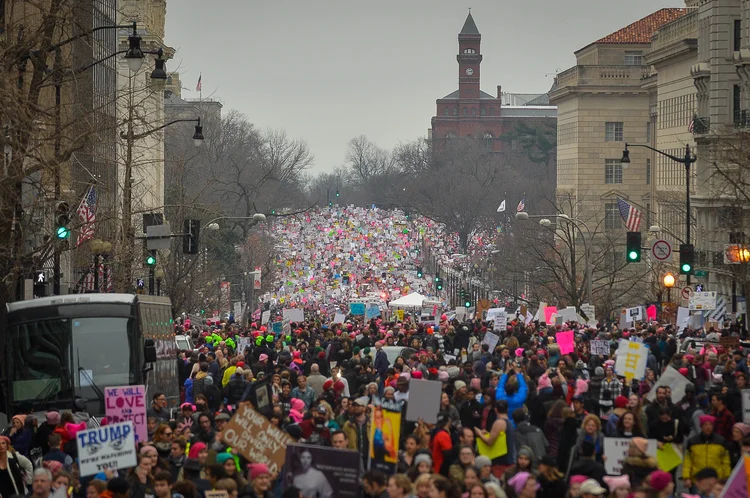 Protestos: segundo Dan Grown, especialista em multidões e encarregado de logística na posse de Barack Obama em 2012, cerca de 250 mil pessoas foram à posse de Trump (Bryan Woolston/Reuters)