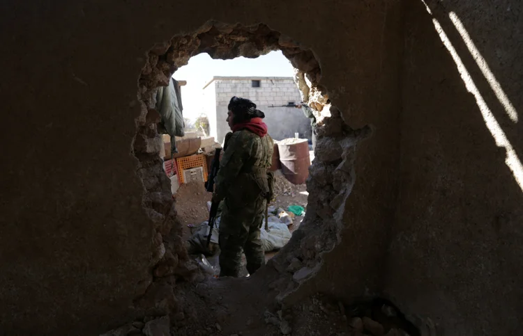 Síria: o conflito sírio provocou até agora mais de 320.000 mortos e obrigou quase cinco milhões de pessoas a abandonar o país (Khalil Ashawi/Reuters)