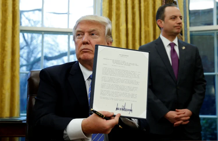 Trump: a decisão de Trump de enterrar o acordo de Obama em sua primeira semana mostra que está sério em relação a mudar a política comercial americana (Kevin Lamarque/Reuters)