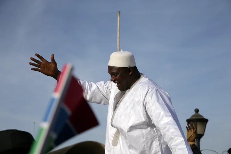 Barrow: vencedor da eleição de 1º de dezembro, Adama Barrow prestou juramento em 19 de janeiro na embaixada de Gâmbia em Dacar (Afolabi Sotunde/Reuters)