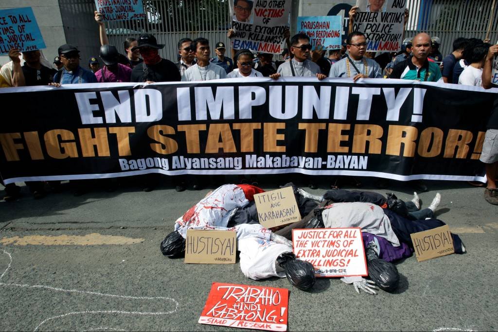 Filipinos protestam contra campanha antidroga de Duterte