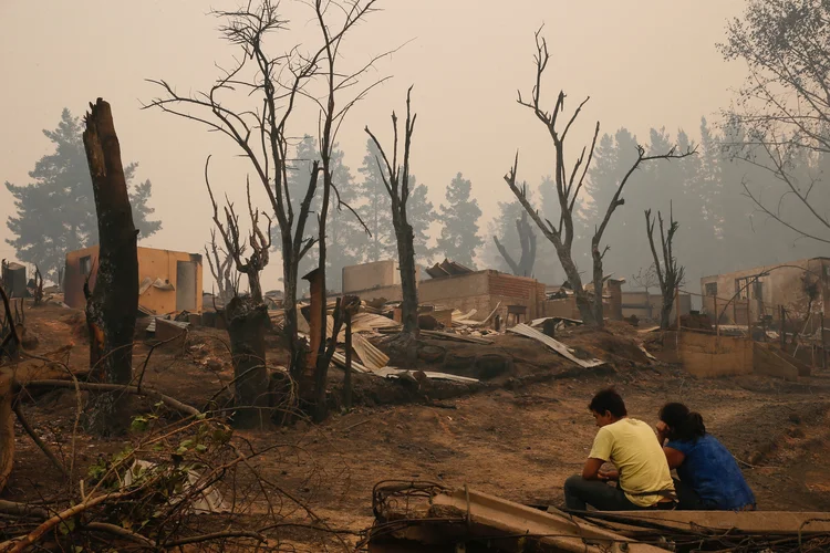 Chile: "É a primeira vez que bombeiros portugueses fazem uma operação assim", disse um diplomata chileno (Rodrigo Garrido/Reuters)