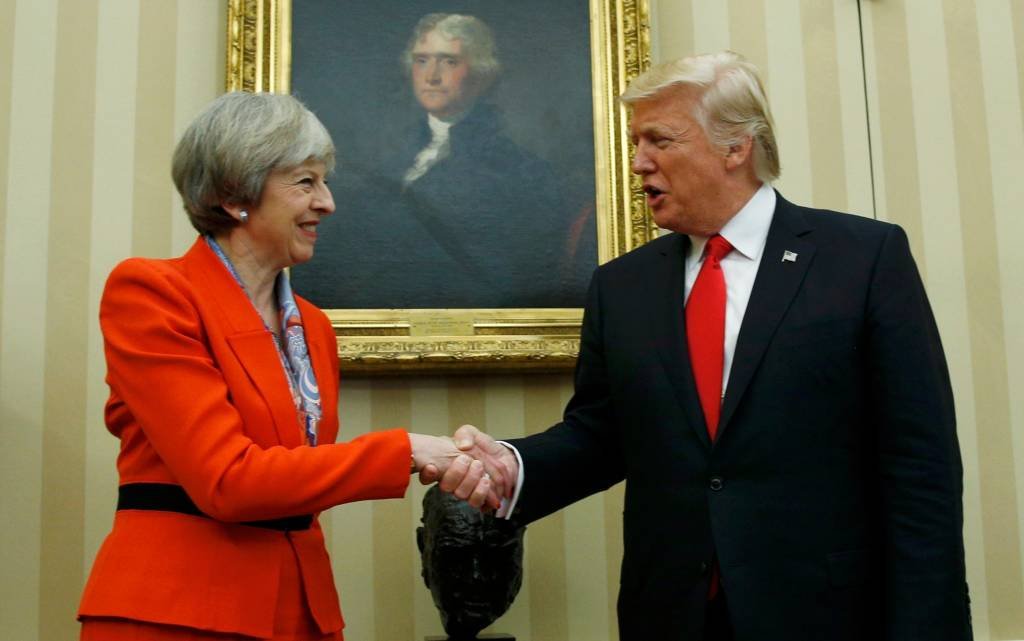 Premiê britânica chega à Casa Branca para se reunir com Trump