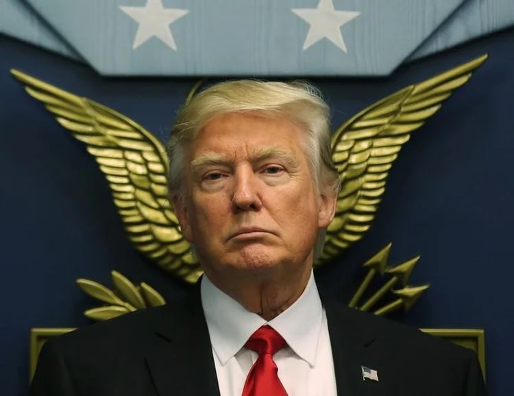 Trump: bilhões de dólares em ajuda federal para as cidades que oferecem proteção para imigrantes ilegais podem estar ameaçados (Carlos Barria/Reuters)
