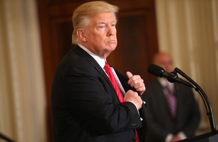 Pesquisas negativas sobre veto "são notícias falsas", diz Trump