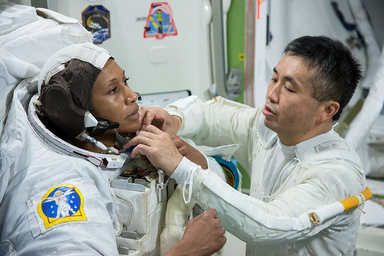 Jeanette Epps: ela foi selecionada em julho de 2009 como uma dos 14 membros da vigésima turma de astronautas da Nasa (James Blair/NASA/Divulgação)