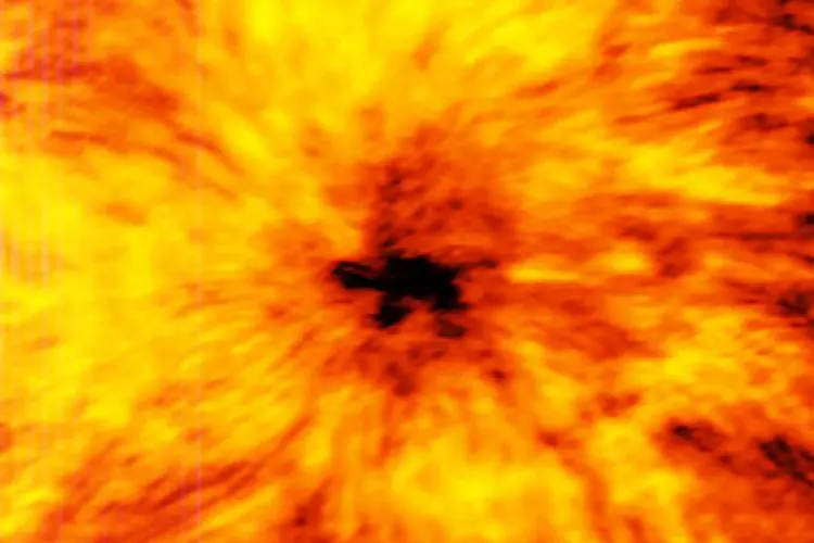 Sol: radiotelescópio no Chile fez imagens inéditas do astro (ALMA (ESO/NAOJ/NRAO)/Divulgação)