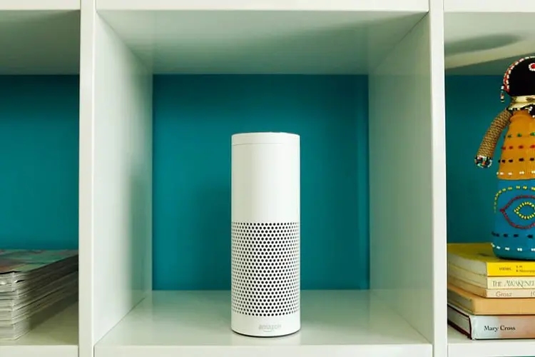 Amazon Echo: produto funciona com a assistente virtual Alexa (Luke MacGregor/Bloomberg)