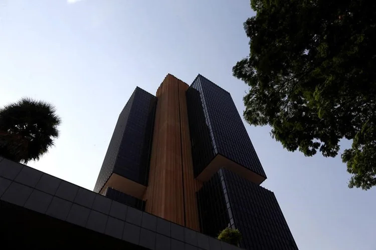 BC: o Banco Central e a Febraban disseram nesta quarta-feira que discutem alterações no cheque especial (Adriano Machado/Reuters)