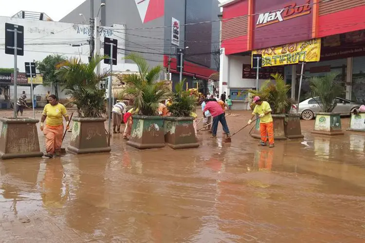 SP: com a chuva de hoje, o acumulado deste mês totaliza 271, 2 mm, superando em 10 mm a média histórica de janeiro, iniciada em 1943 (Agência Brasil)