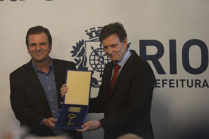 Crivella assume a prefeitura do Rio e diz que "é proibido gastar"